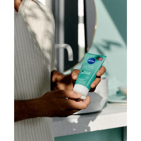 NIVEA Derma Skin Clear Scrub Onzuivere Huid 150 ML