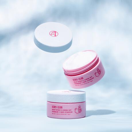 W7 Sweet Sugar Scrub Strawberry