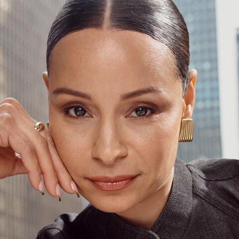 Maybelline New York Lifter Plump & Glow Foundation 114