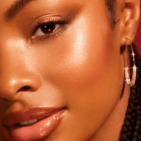 e.l.f. Halo Glow Highlight Beauty Wand Champagne Campaign