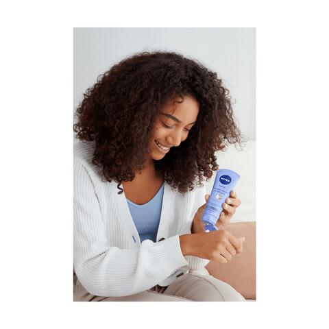 NIVEA Smooth Hands & Nail Care Handcrème 100 ML