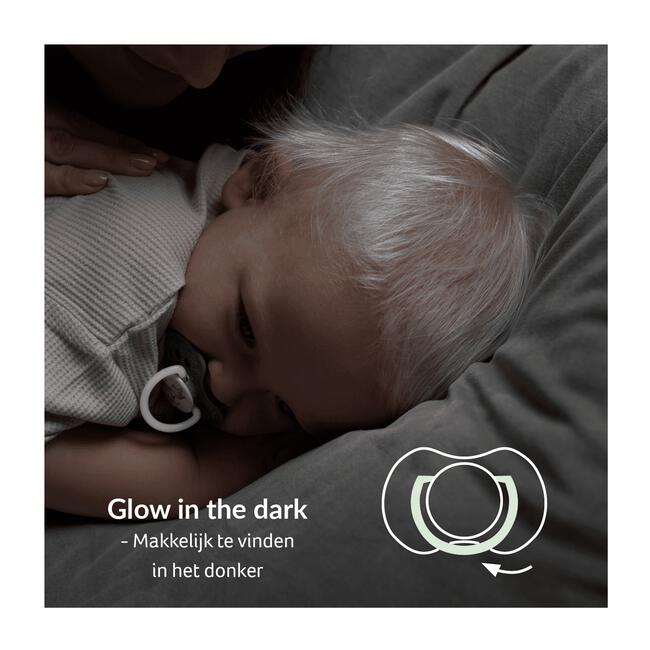 Difrax Dynamic Fopspeen 6-18M Night&Day Girl