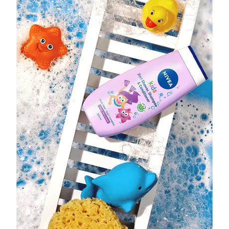 NIVEA Kids 3-in-1 Magic Berry Douche, Shampoo & Conditioner 250 ML