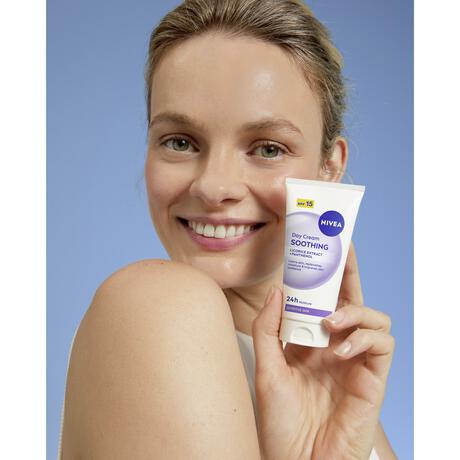 NIVEA Essentials Dagcrème +24H Sensitive SPF15 50 ML