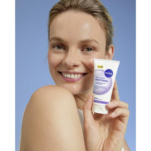 NIVEA Essentials Dagcrème +24H Sensitive SPF15 50 ML