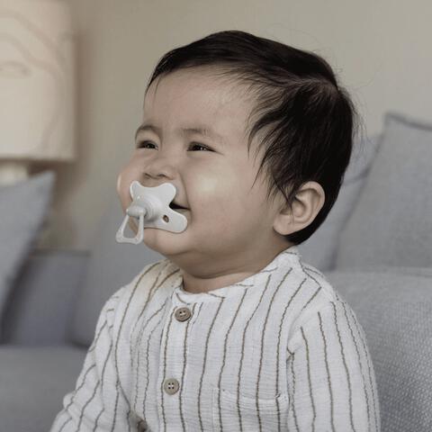 Difrax Fopspeen Natural 18 Maanden Donkergrijs BPA-vrij