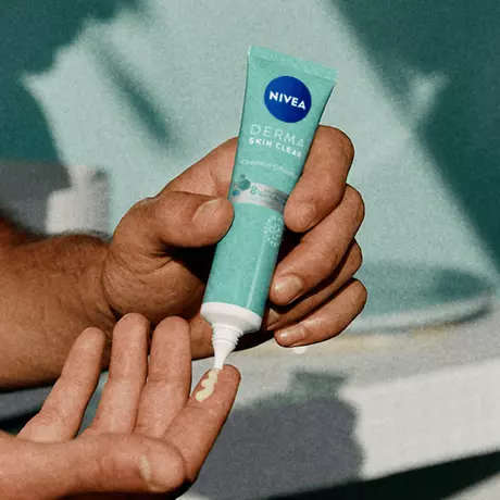 NIVEA Derma Skin Clear Night Exfoliant Onzuivere Huid 40 ML
