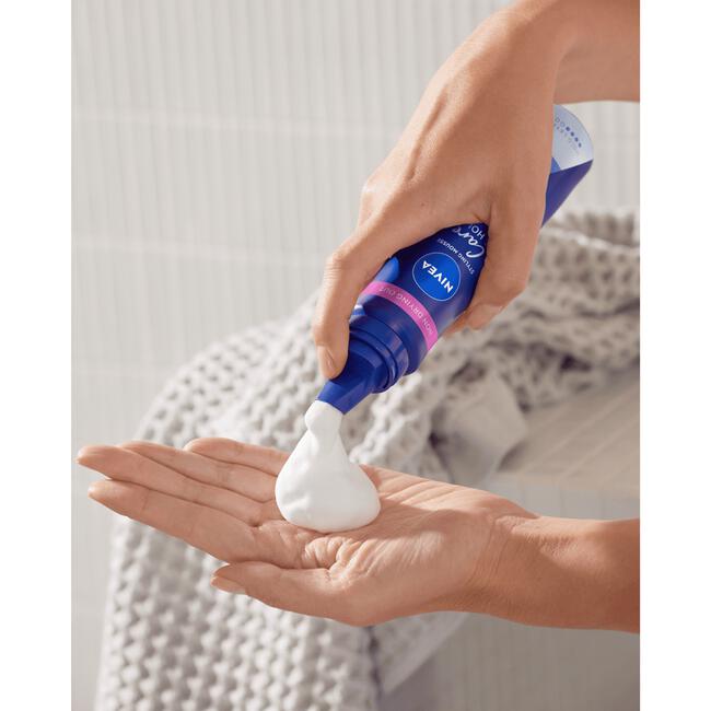 NIVEA Care & Hold Styling Mousse 150 ML