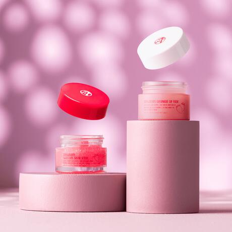 W7 Sweet Sugar Scrub Strawberry