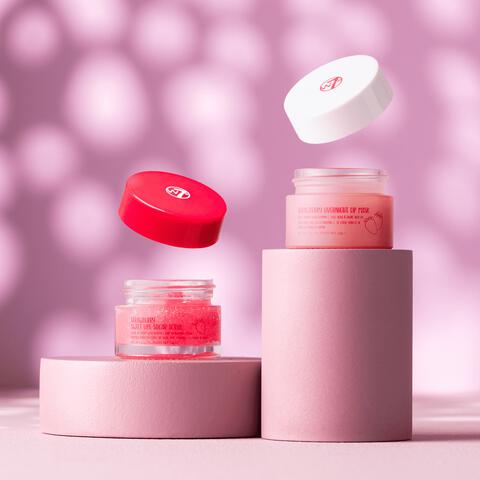 W7 Sweet Sugar Scrub Strawberry