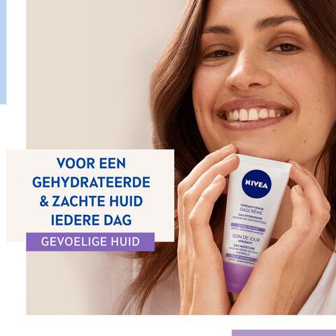 NIVEA Essentials Dagcrème +24H Sensitive SPF15 50 ML