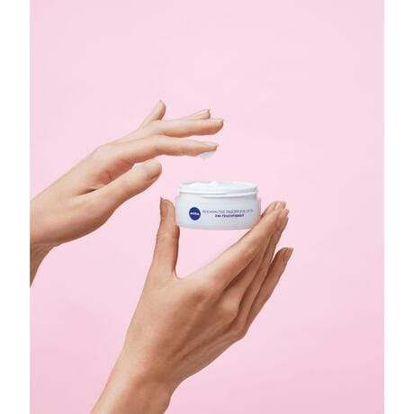 NIVEA Essentials 24u Voedende Dagcrème SPF 30 Droge Huid 50 ML