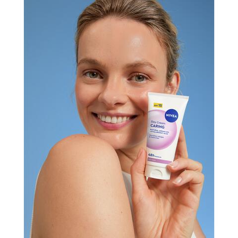 NIVEA Essentials +24h Voedende Dagcrème SPF15 50 ML