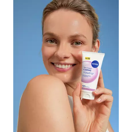 NIVEA Essentials +24h Voedende Dagcrème SPF15 50 ML