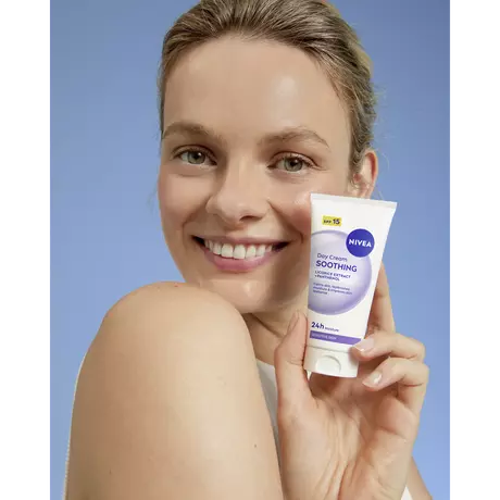 NIVEA Essentials Dagcrème +24H Sensitive SPF15 50 ML