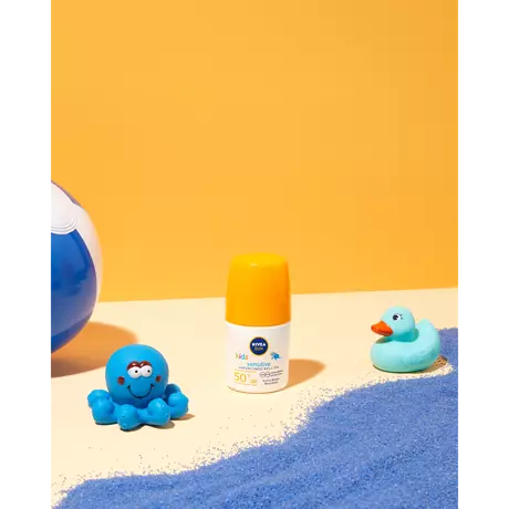 NIVEA SUN Babies & Kids Protect & Sensitive Roll-on Ongeparfumeerde & Waterbestendige Zonnebrand SPF 50+ 50 ML