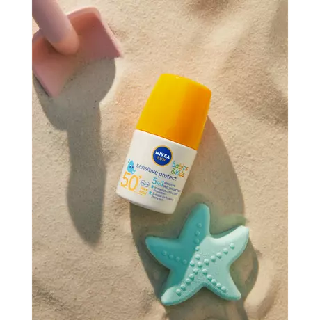 NIVEA SUN Babies & Kids Protect & Sensitive Roll-on Ongeparfumeerde & Waterbestendige Zonnebrand SPF 50+ 50 ML