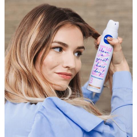 NIVEA Fresh Revive 3-In-1 Droogshampoo Donkerblond Haar 200 ML