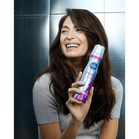 NIVEA Diamond Gloss Care Styling Spray 250 ML