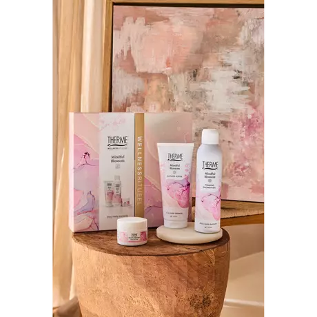 Therme Mindful Blossom Cadeauset Shower Foam Body Butter Shower Scrub