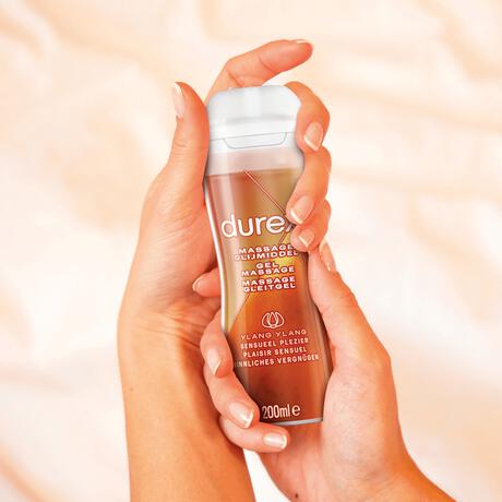Durex Massage Olie en Glijmiddel 2-in-1 Sensual met Ylang Ylang Waterbasis 200 ML