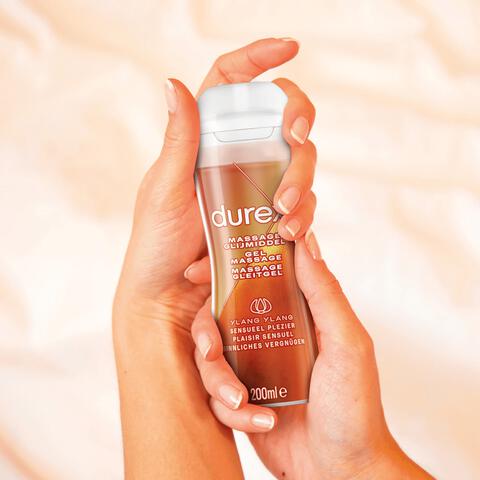Durex Massage Olie en Glijmiddel 2-in-1 Sensual met Ylang Ylang Waterbasis 200 ML