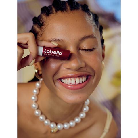 Labello Blackberry Shine 72u Hydratatie Lippenbalsem
