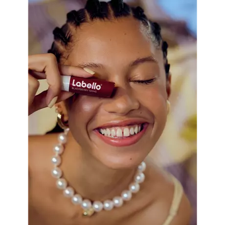 Labello Blackberry Shine 72u Hydratatie Lippenbalsem