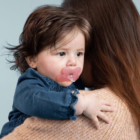 Difrax Fopspeen natural siliconen 6-12M Raspberry/Caramel