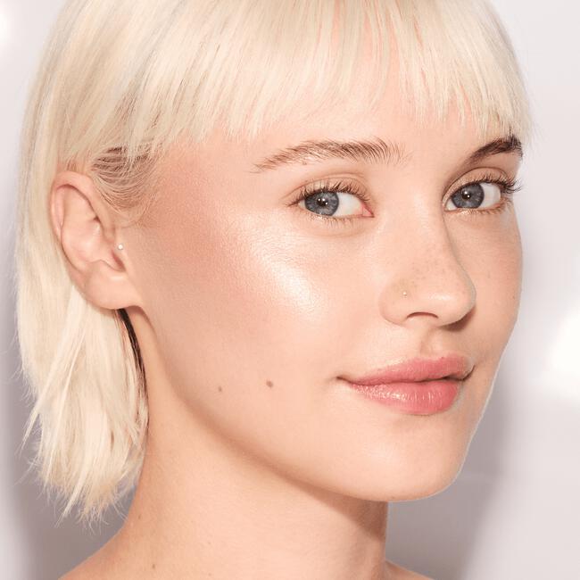Rimmel London Multi Tasker Turbocharged Glow Liquid Illuminator Highlighter - Creme - 004 Chelsea Glow