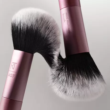 Real Techniques Mini Multitask Brush