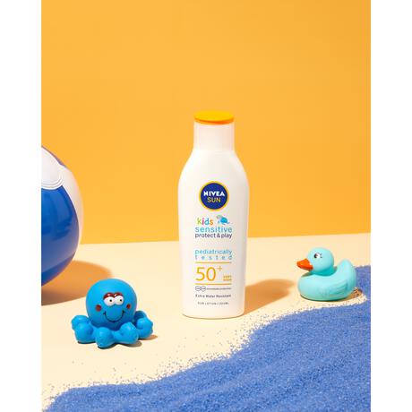 NIVEA SUN Kids Zonnebrand Protect & Sensitive Zonnemelk SPF 50+ 200 ML
