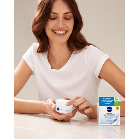 NIVEA Essentials 24u Hydraterende Dagcrème SPF30 Normale Huid 50 ML