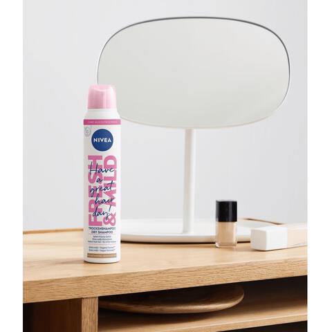 NIVEA Fresh Revive 3-In-1 Droogshampoo Donkerblond Haar 200 ML