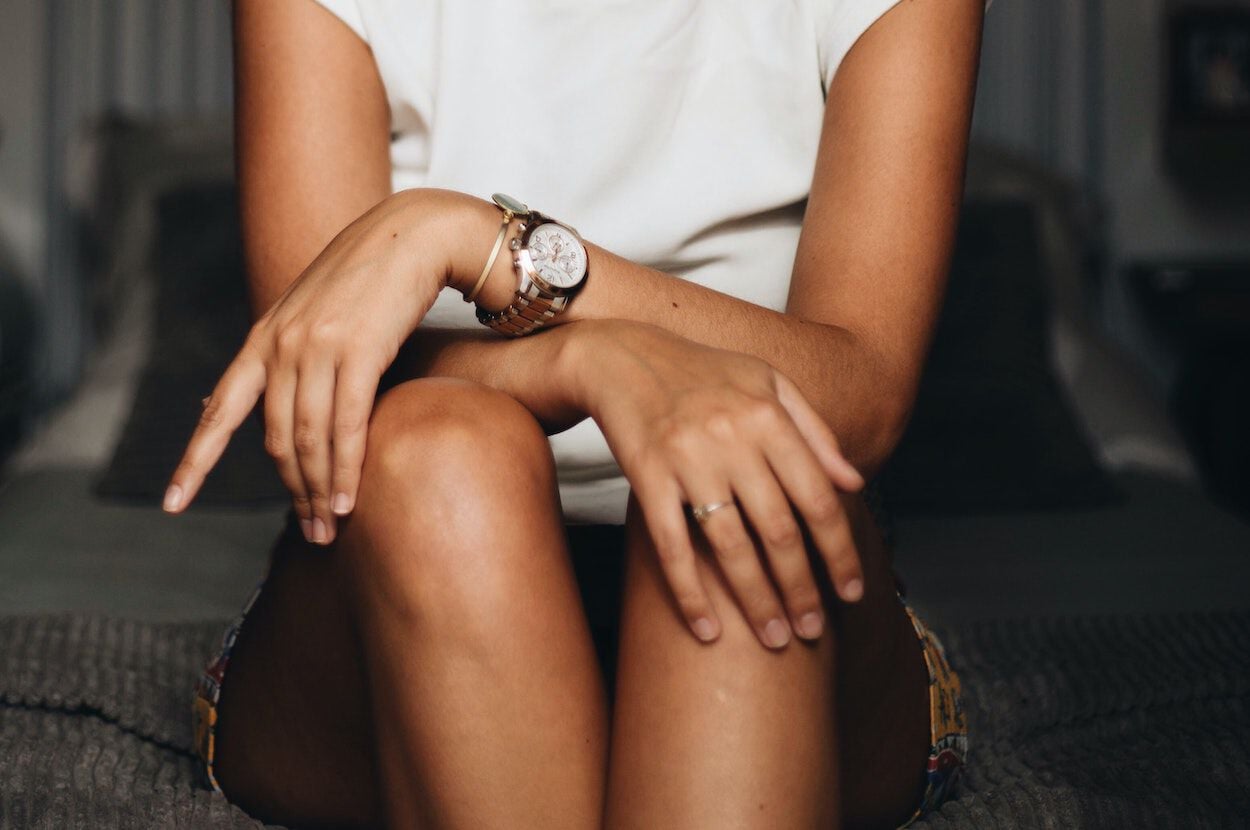 vrouw met horloge