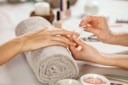 Hoe doe je een manicure zelf