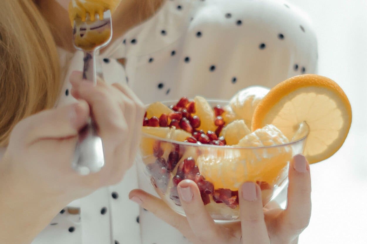producten in een bakje die vitamine C bevatten