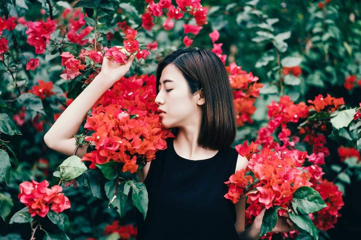 vrouw met bloemen