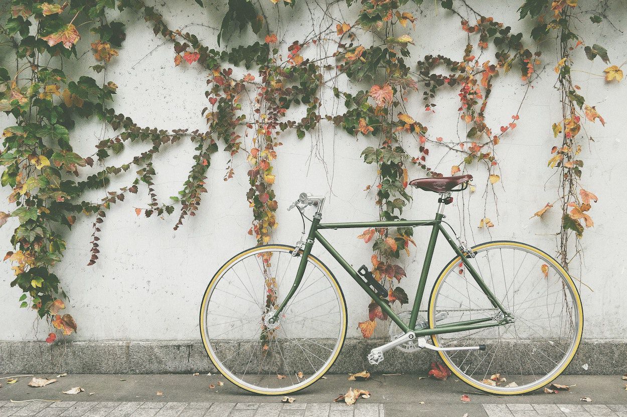 fiets tegen muur