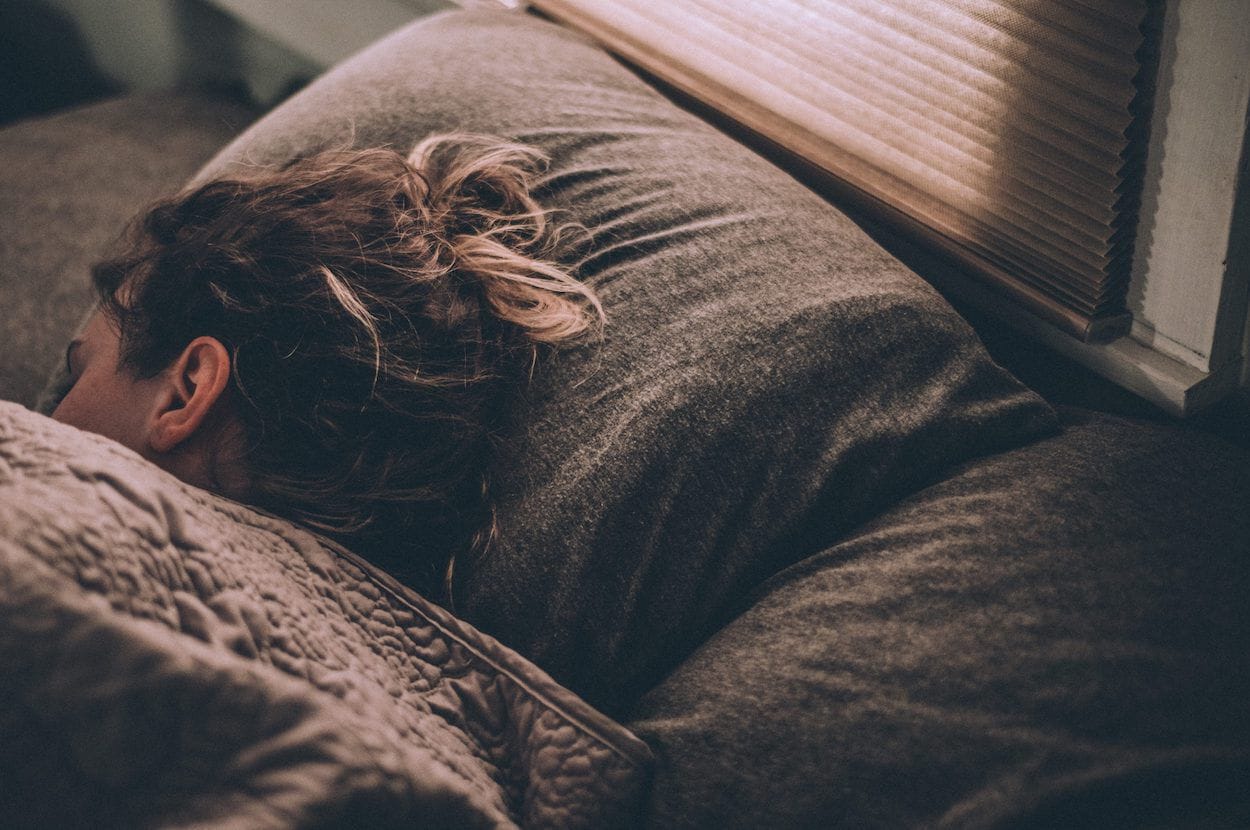 Slaap - vrouw slaapt in bed
