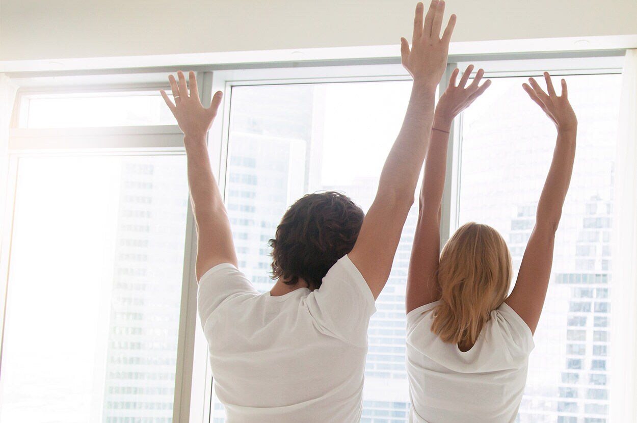 Man en vrouw in hotelkamer
