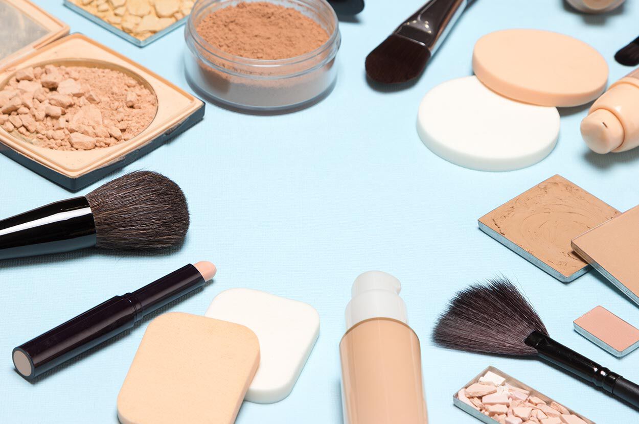 poeder foundation concealer en make-up kwasten