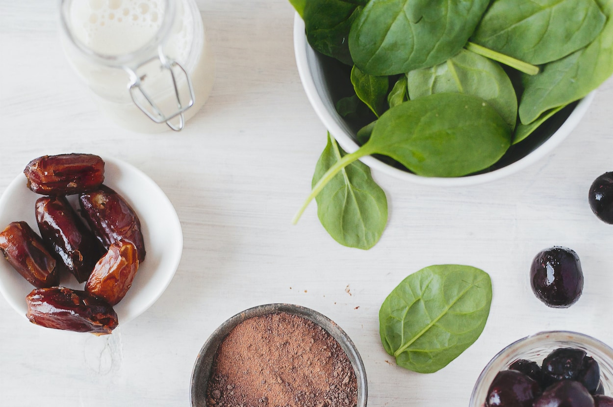 spinazie, dadels en cacaopoeder