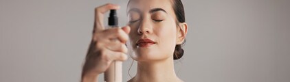 Make-up die goed blijft zitten? Ontdek de top 10 setting- & fixingsprays!