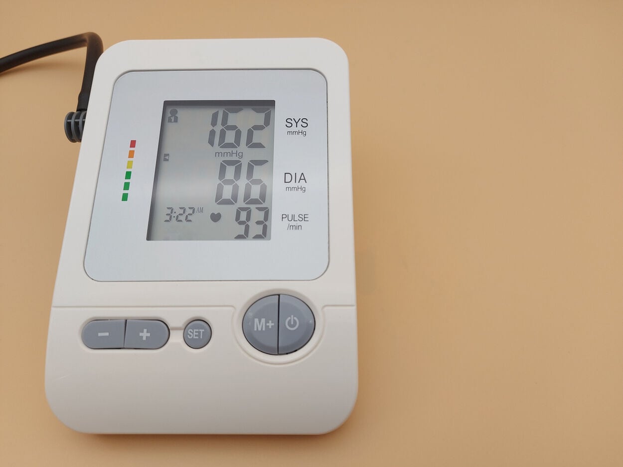 bloeddrukmeter met hoge bloeddruk