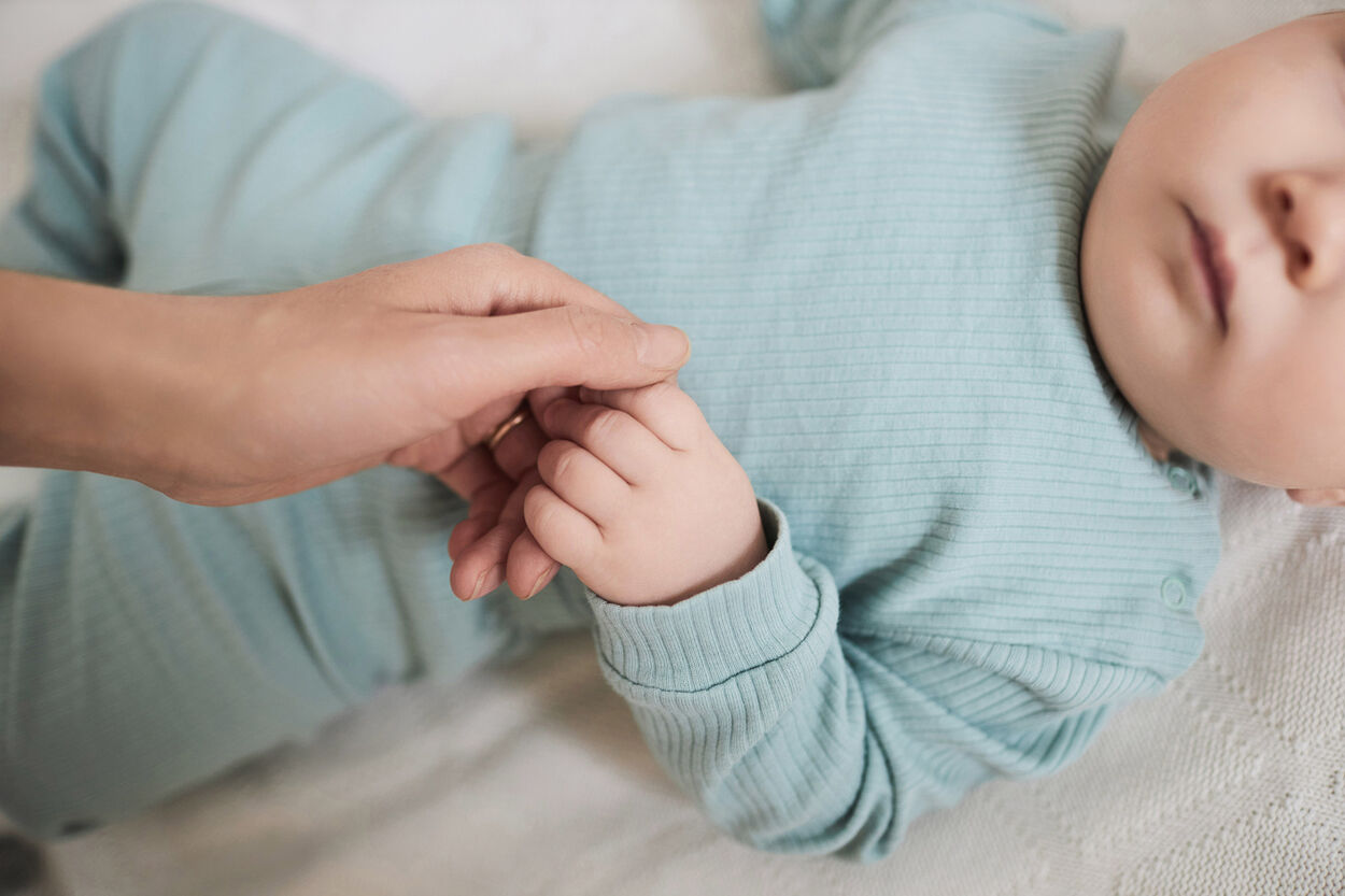 Baby die last heeft van krampjes.