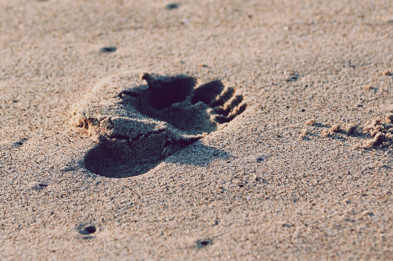 voetafdruk in zand