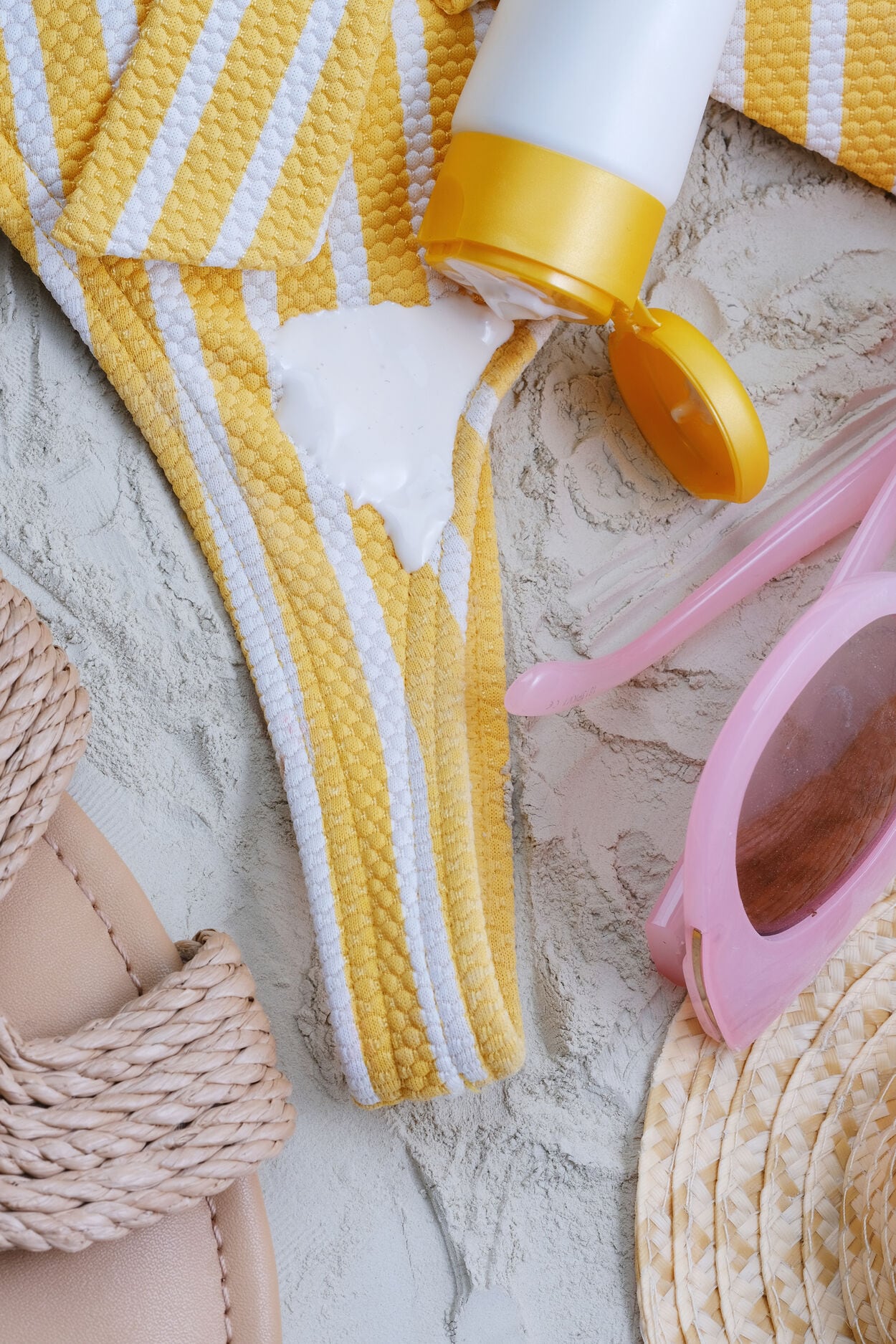 Zonnebrandvlek op bikini.