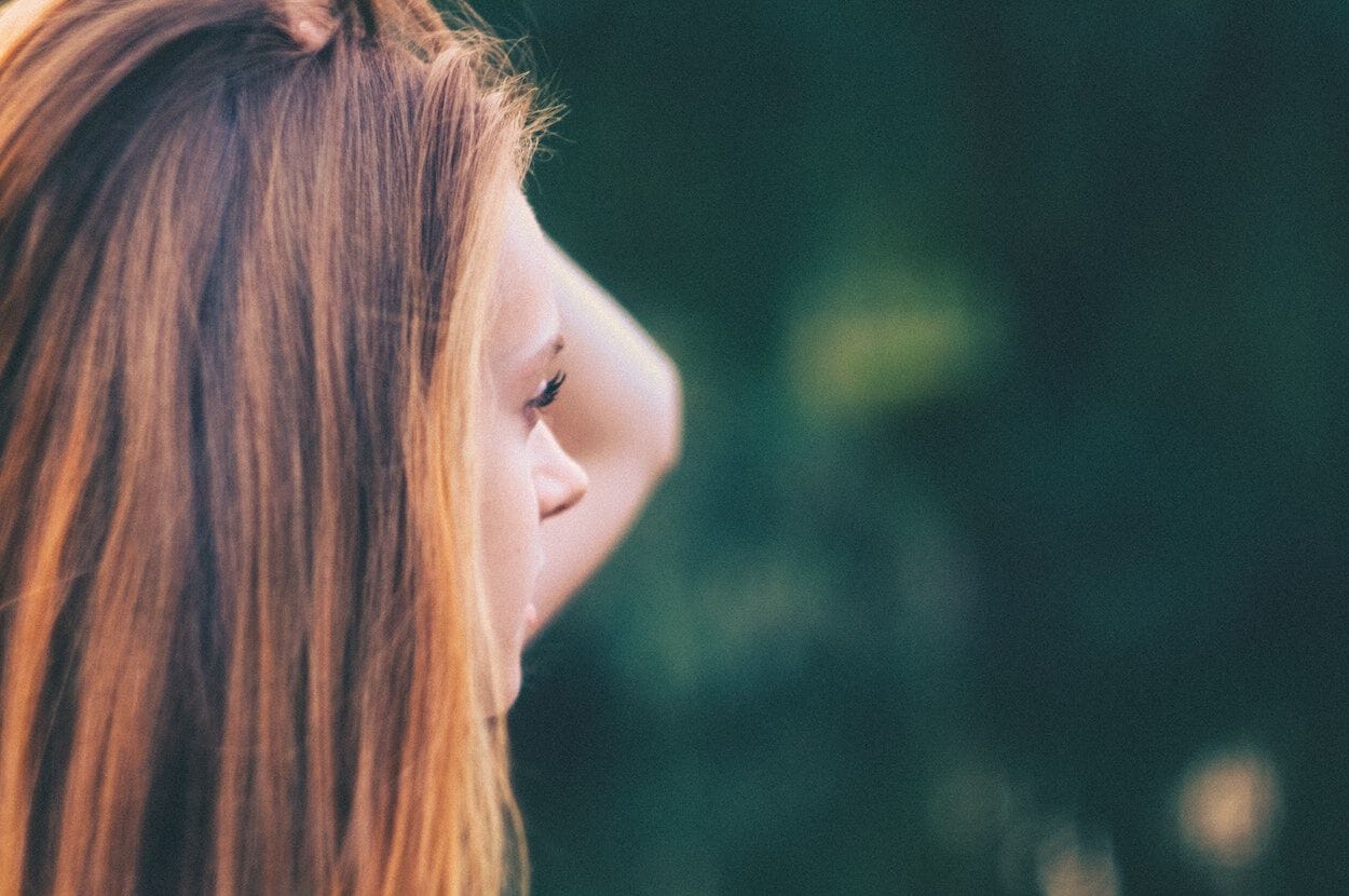 vrouw met rood haar