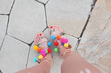 Voeten in sandalen